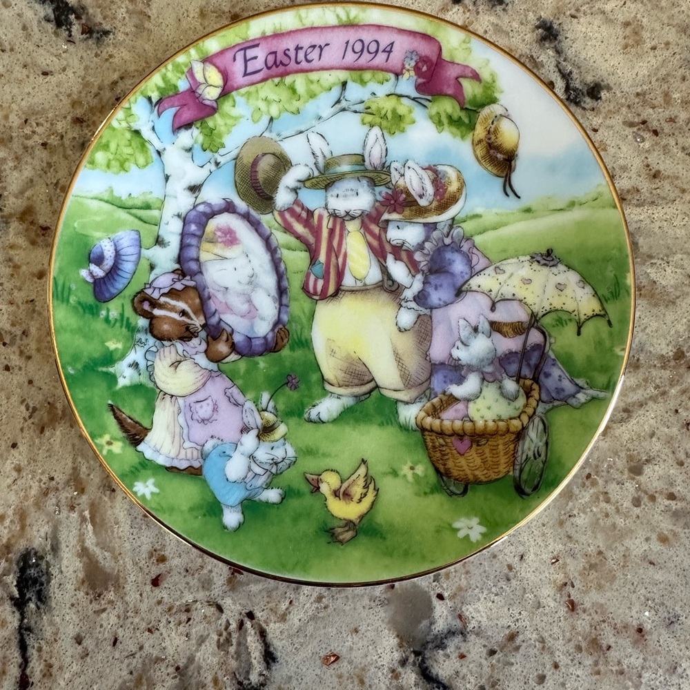 Avon 1994 Easter Plate with Gold Trim